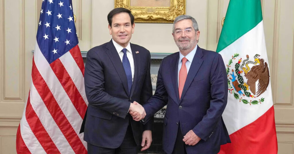 Mexico and U.S. Officials Discuss Tax on Remittances, Security, and Migration