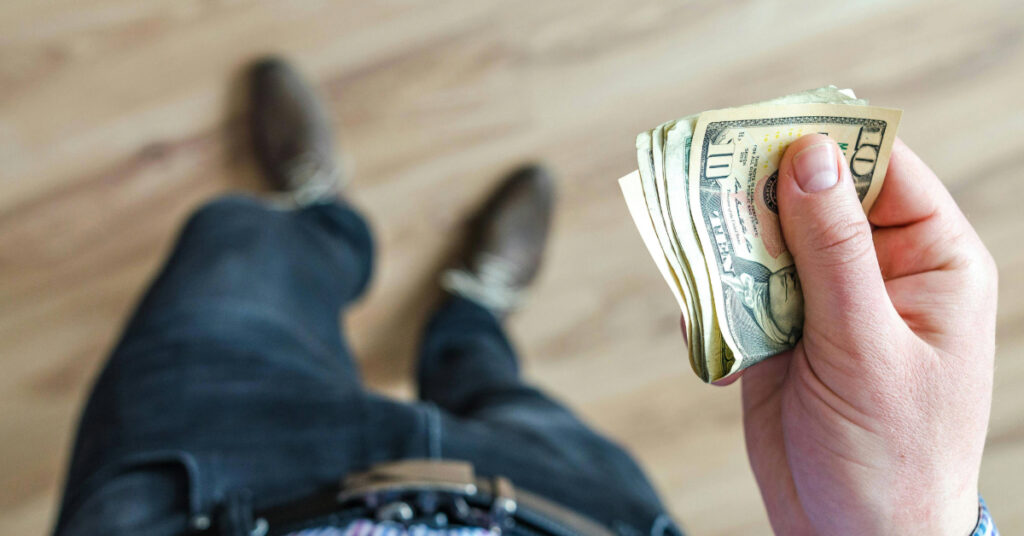 April 2025 Remittances to Mexico Drop 12% Amid U.S. Labor and Policy Fears